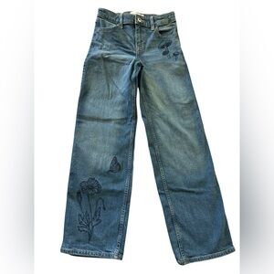 Abercrombie Kids High Rise Wide Leg jeans 9/10 Long Embroidered details 🍄🦋